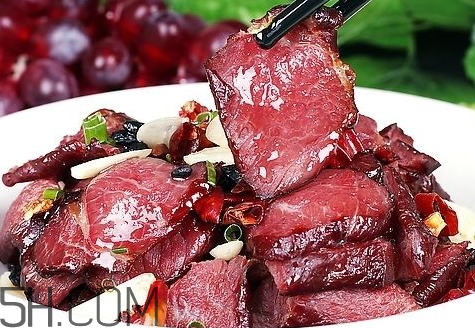 臘牛肉為什么是紅的 臘牛肉吃了好不好 臘牛肉為什么是紅的 臘牛肉吃了好不好