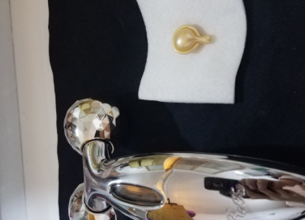 雅頓金膠怎么打開？雅頓金膠膠囊怎么扭開？