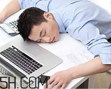 上班族怎么正確睡午覺(jué)？怎么正確的在公司睡午覺(jué)？