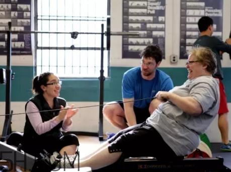 劃船機(jī)減脂效果如何？劃船機(jī)能減肚子嗎？