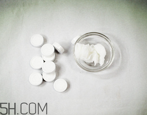 怎樣判斷壓縮面膜有熒光劑？壓縮面膜用酸奶怎么泡？