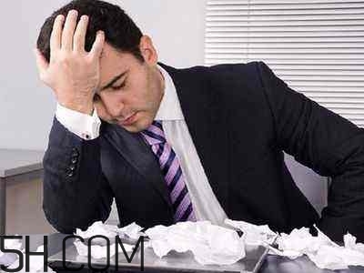 焦慮癥的表現(xiàn)是怎樣的？焦慮癥對身體有什么危害？