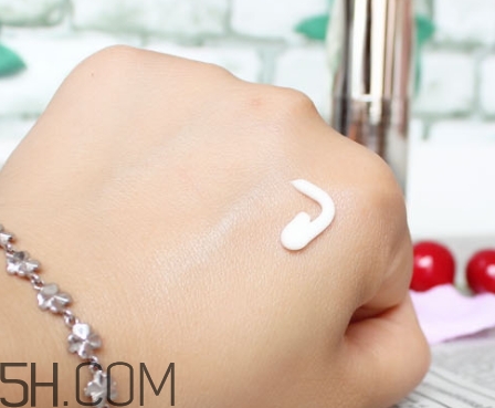 百優(yōu)眼霜和sk2眼霜哪個好？百優(yōu)眼霜和sk2眼霜對比