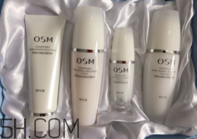 歐詩漫哪個套盒性價比最高？歐詩漫補水套盒與美白套盒對比