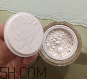 歐詩漫珍珠粉如何判真假？歐詩漫珍珠粉為什么有結(jié)塊？