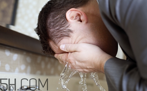 男士如何祛痘？男士祛痘方法有哪些？