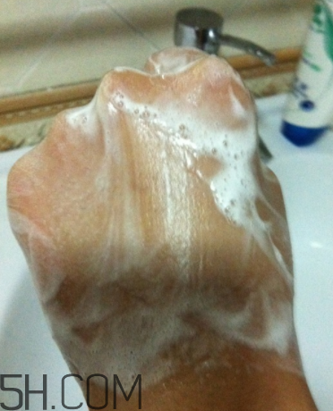 歐詩(shī)漫珍珠潔面乳是泡沫潔面嗎？歐詩(shī)漫珍珠潔面乳評(píng)測(cè)