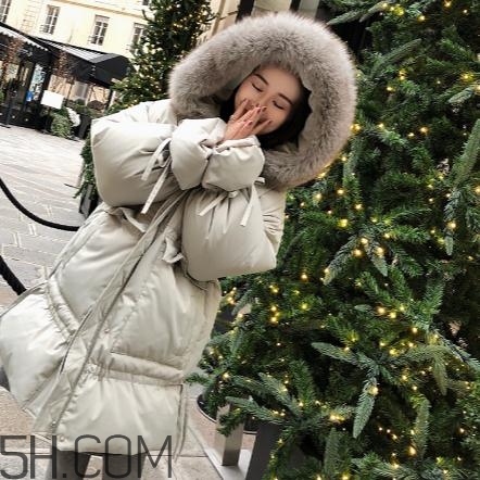 一般羽絨服充絨量是多少？羽絨服充絨量220克夠嗎？