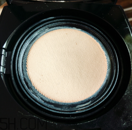 chanel氣墊水粉底好用嗎？香奈兒氣墊水粉底使用感受