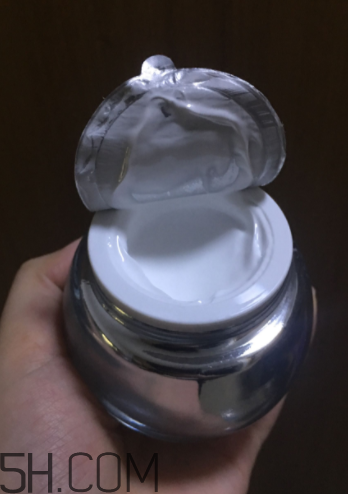 歐詩漫珍珠水光素顏霜含激素嗎？歐詩漫珍珠素顏霜刺激嗎