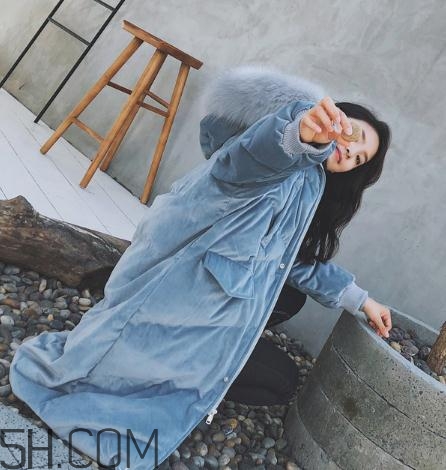 羽絨服面料錦綸和聚酯纖維哪個(gè)好？羽絨服軟的好還是硬的好？