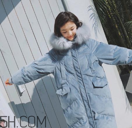 羽絨服面料錦綸和聚酯纖維哪個(gè)好？羽絨服軟的好還是硬的好？