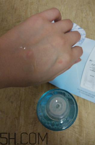 歐詩漫水氧瞬透水是爽膚水嗎？歐詩漫水氧瞬透水怎么用