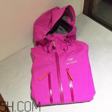 始祖鳥(niǎo)沖鋒衣怎么樣？始祖鳥(niǎo)沖鋒衣好在哪里？