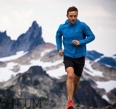 始祖鳥(niǎo)沖鋒衣多少錢(qián)？始祖鳥(niǎo)沖鋒衣價(jià)格