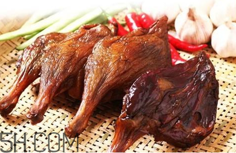 臘鴨腿發(fā)霉怎么辦 臘鴨腿發(fā)霉怎么去掉 臘鴨腿發(fā)霉怎么辦 臘鴨腿發(fā)霉怎么去掉