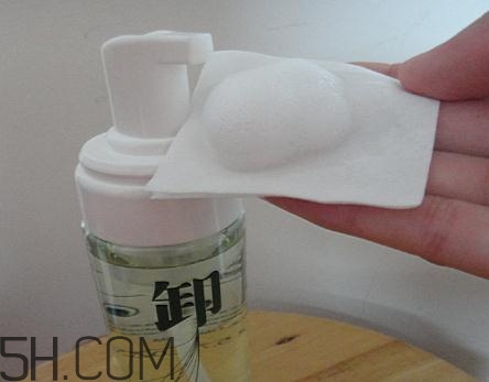 三草兩木卸妝液好用嗎？三草兩木卸妝液測(cè)評(píng)