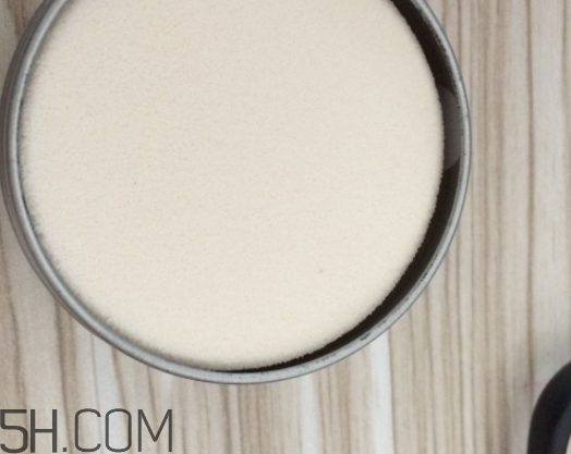 豬油膏和素顏霜哪個(gè)先用？豬油膏和素顏霜使用順序