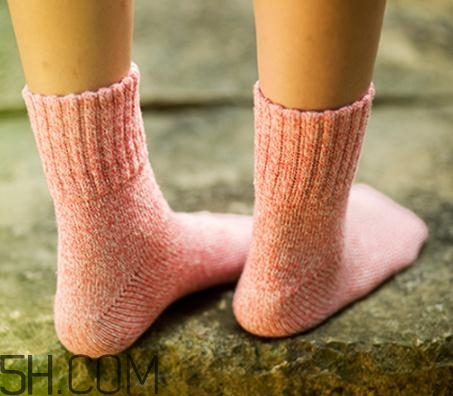 襪子洗完發(fā)硬怎么回事？為什么襪子洗完變硬？