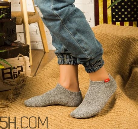 襪子洗完還臭怎么辦？襪子洗不干凈怎么辦？