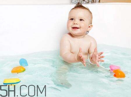 寶寶拉肚子可以洗澡嗎？寶寶拉肚子怎么洗澡比較好？