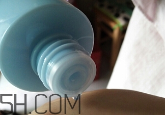 歐詩(shī)漫智慧水油不油？歐詩(shī)漫智慧水適合油皮嗎