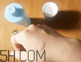 歐詩(shī)漫智慧水油不油？歐詩(shī)漫智慧水適合油皮嗎