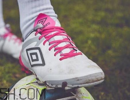 足球鞋磨腳后跟怎么辦？足球鞋磨大腳趾怎么辦？