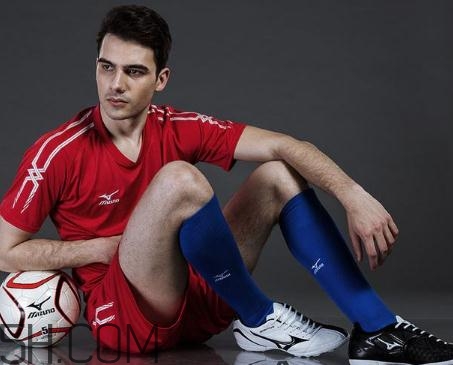 足球鞋磨腳后跟怎么辦？足球鞋磨大腳趾怎么辦？