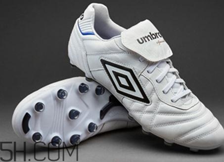 足球鞋要買大一碼嗎？足球鞋會不會越穿越大？