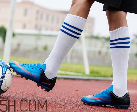 足球鞋怎么清洗？足球鞋可以用水洗嗎？