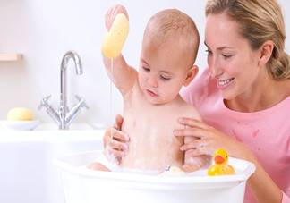 寶寶拉肚子可以洗澡嗎？寶寶拉肚子怎么洗澡比較好？