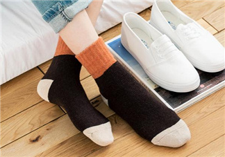 襪子洗完發(fā)硬怎么回事？為什么襪子洗完變硬？