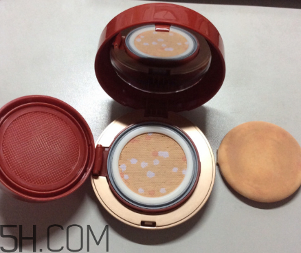 悅詩(shī)風(fēng)吟紅石榴氣墊多少錢(qián)？悅詩(shī)風(fēng)吟紅石榴氣墊使用心得