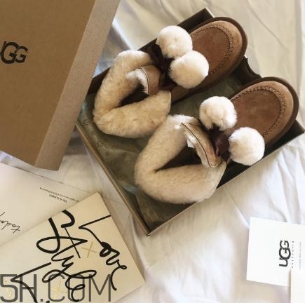 ugg雪地靴要穿襪子嗎？ugg是光腳穿嗎？