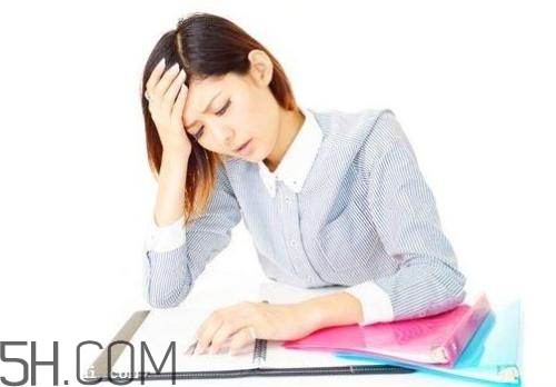 月經(jīng)前頭疼是怎么回事？月經(jīng)前有頭疼的癥狀嗎？