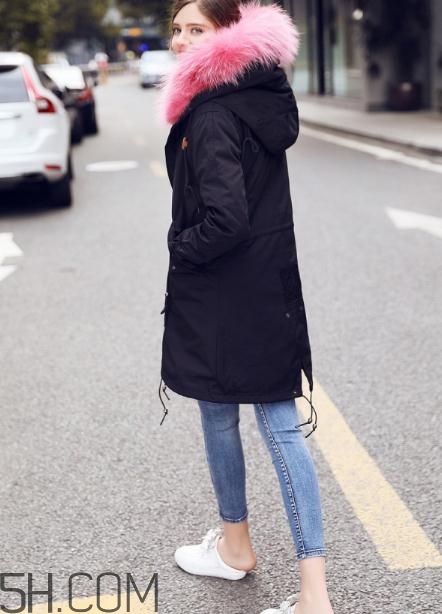 黑色派克服怎么搭配？黑色派克大衣搭配圖