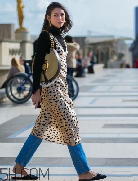 冬天穿裙子下面怎么穿？冬天穿裙子腿冷怎么辦？