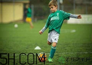 踢足球有哪些技巧？踢足球有哪些注意事項(xiàng)？