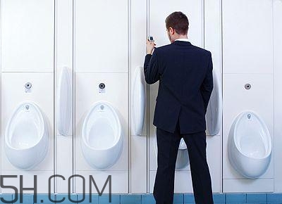 冬天尿多還是夏天尿多？冬天尿頻是怎么回事？