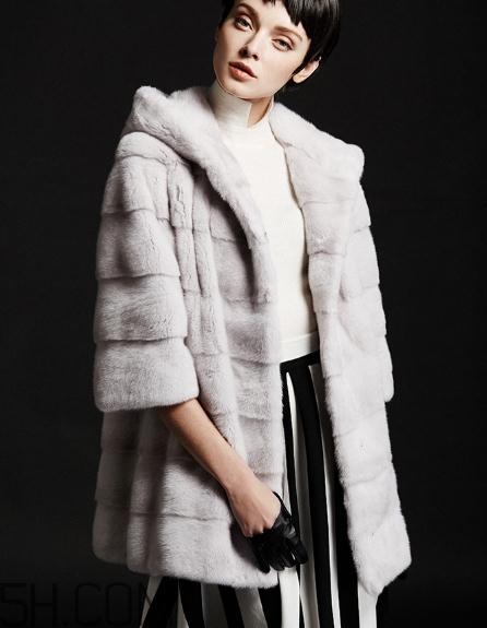 水貂皮草怎么鑒別？如何辨別水貂皮草真假？