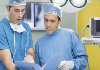 食道癌由什么原因引起的？食道癌晚期有什么癥狀？