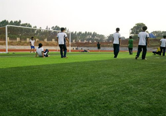 踢足球有哪些技巧？踢足球有哪些注意事項？