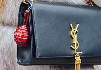 小蜜坊唇膏好用嗎？小蜜坊唇膏評測