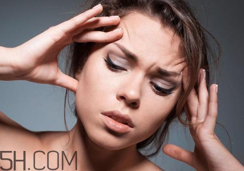 月經(jīng)前頭疼是怎么回事？月經(jīng)前有頭疼的癥狀嗎？