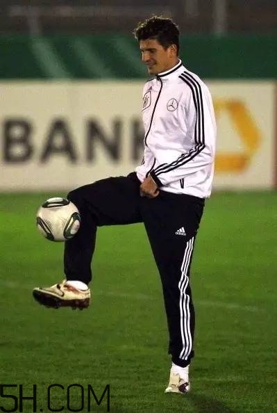 踢足球有哪些技巧？踢足球有哪些注意事項(xiàng)？