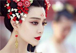 迪奧999啞光和滋潤(rùn)怎么區(qū)分 試色對(duì)比哪個(gè)更好看