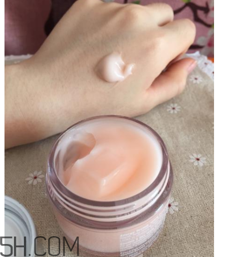 倩碧水磁場面霜每次用多?。棵看斡枚嗌俸辽?？