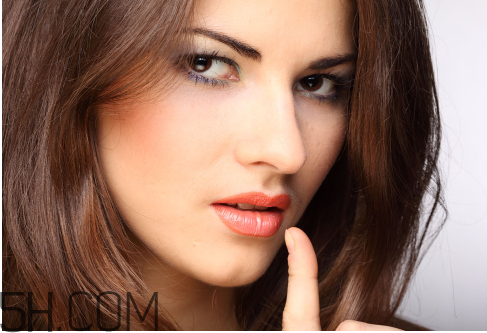 線雕隆鼻多久可以化妝？線雕隆鼻露線能剪掉嗎？