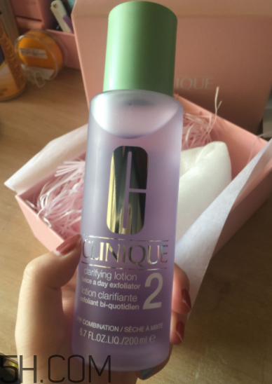 倩碧爽膚水哪個(gè)不含酒精？哪個(gè)適合敏感皮？